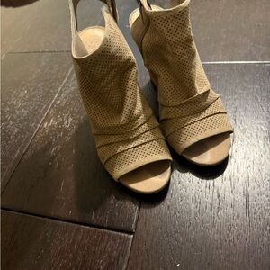 Women Vince Camuto heels